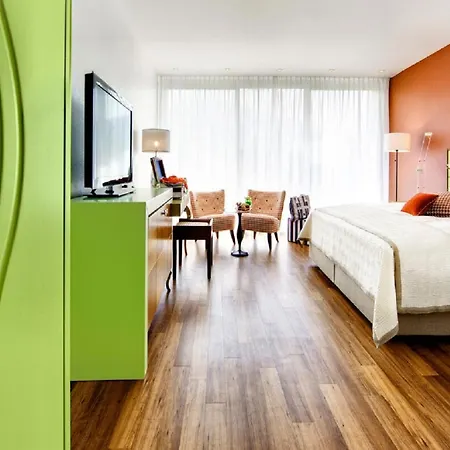 Eden Roc Marina 아스꼬나