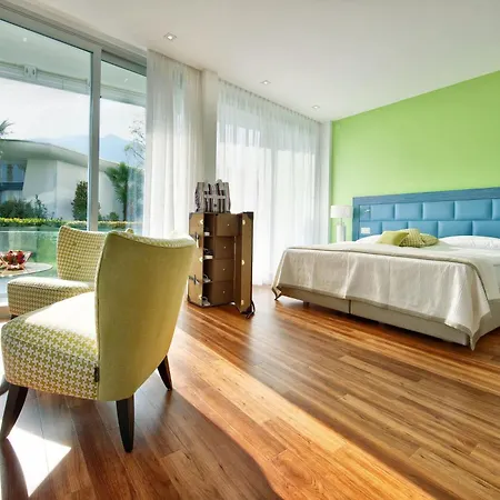 Eden Roc Marina Hotel